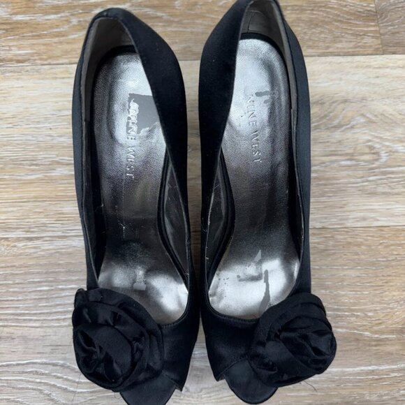 Nine West Lilyao Black Textile Floral Satin Peep Toe Heels Women's Size 7.5 - Picture 2 of 7